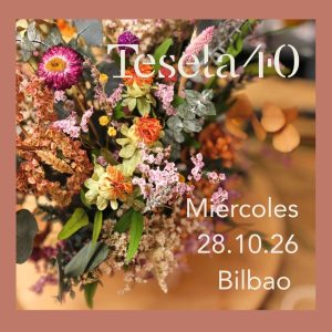 Detalle de centro de flores secas y preservadas